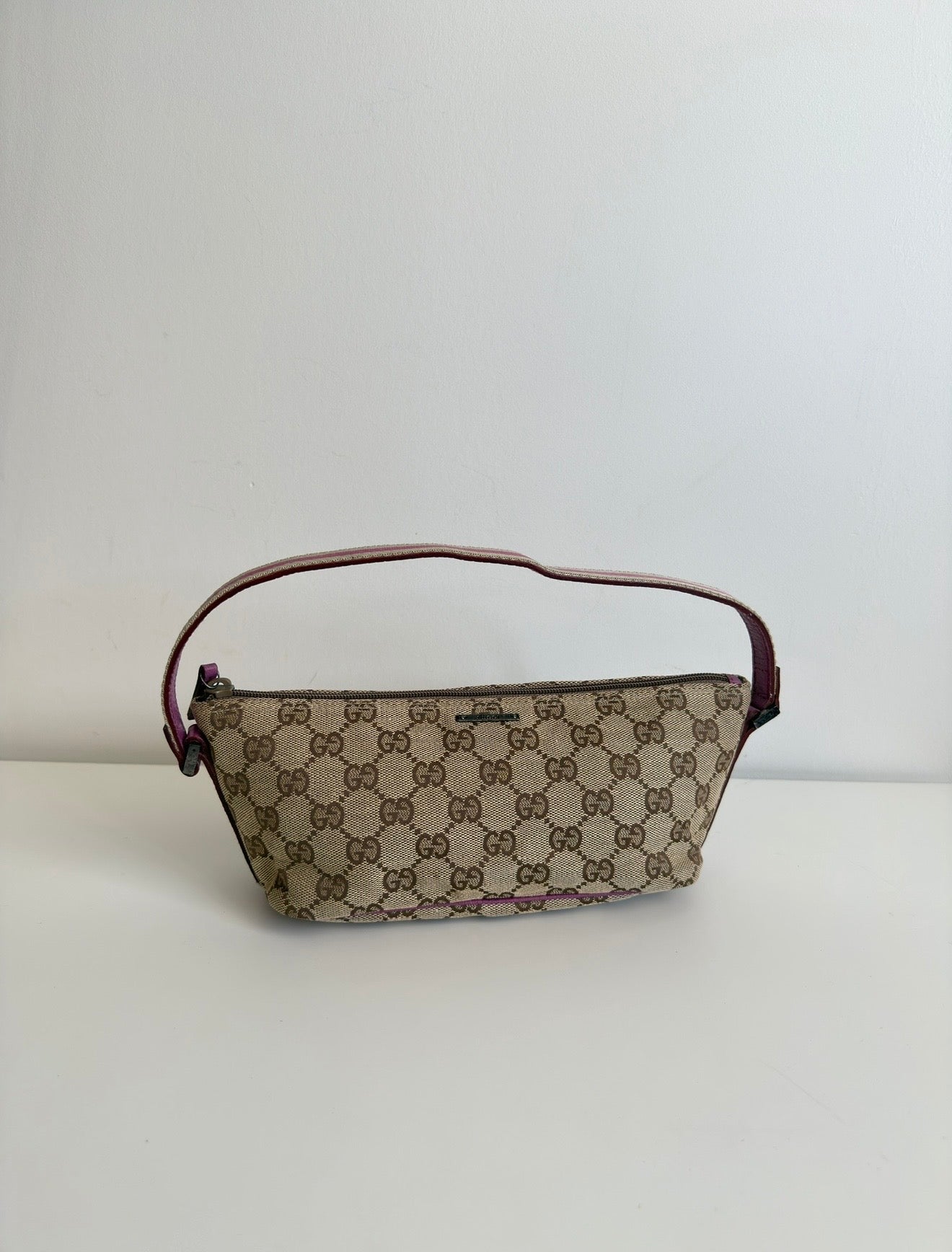 Gucci GG Canvas Boat Bag – Beige x Pink