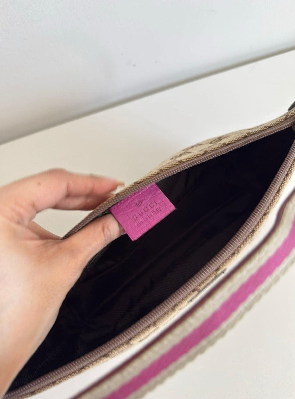 Gucci GG Canvas Boat Bag – Beige x Pink