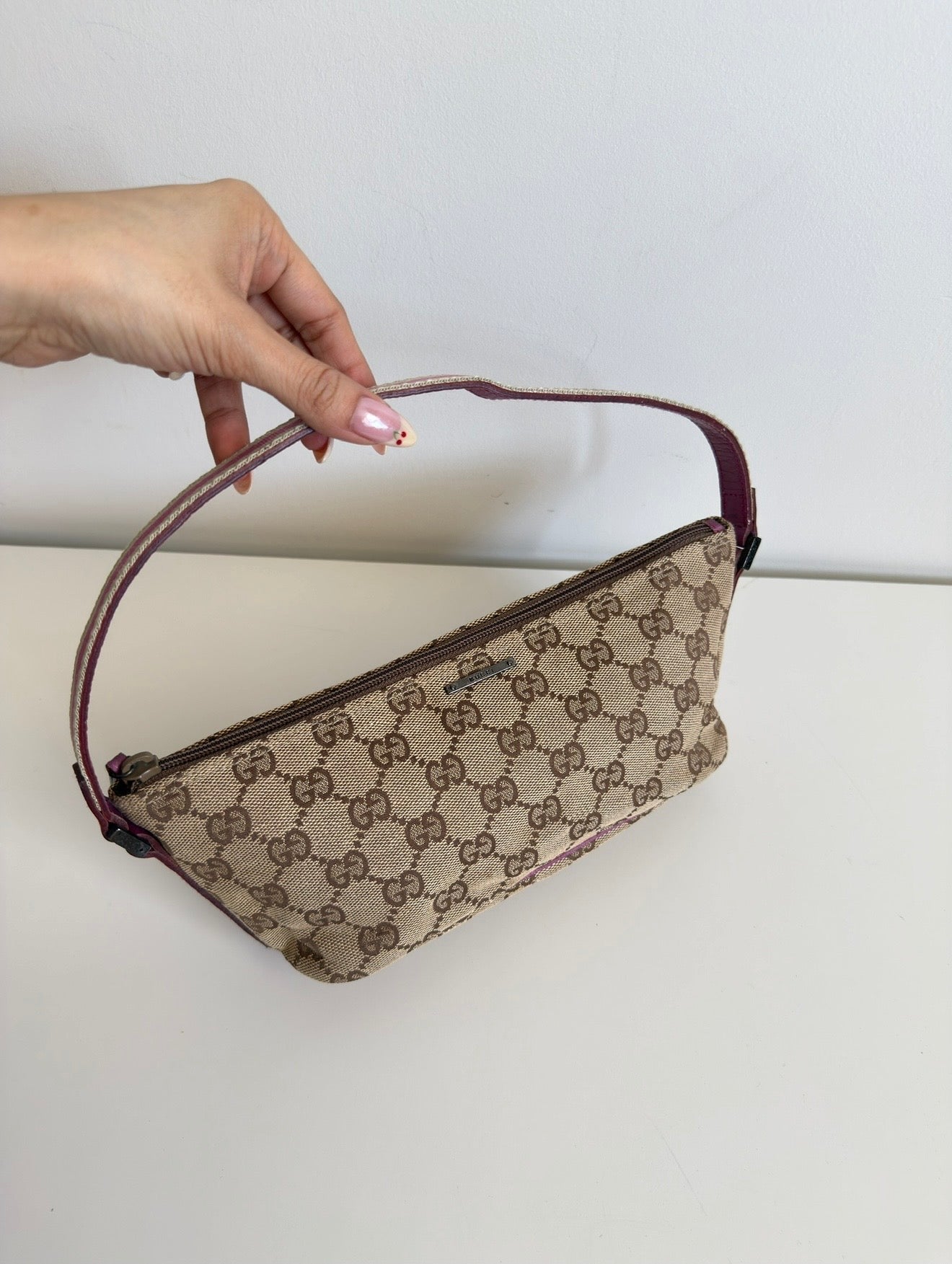 Gucci GG Canvas Boat Bag – Beige x Pink