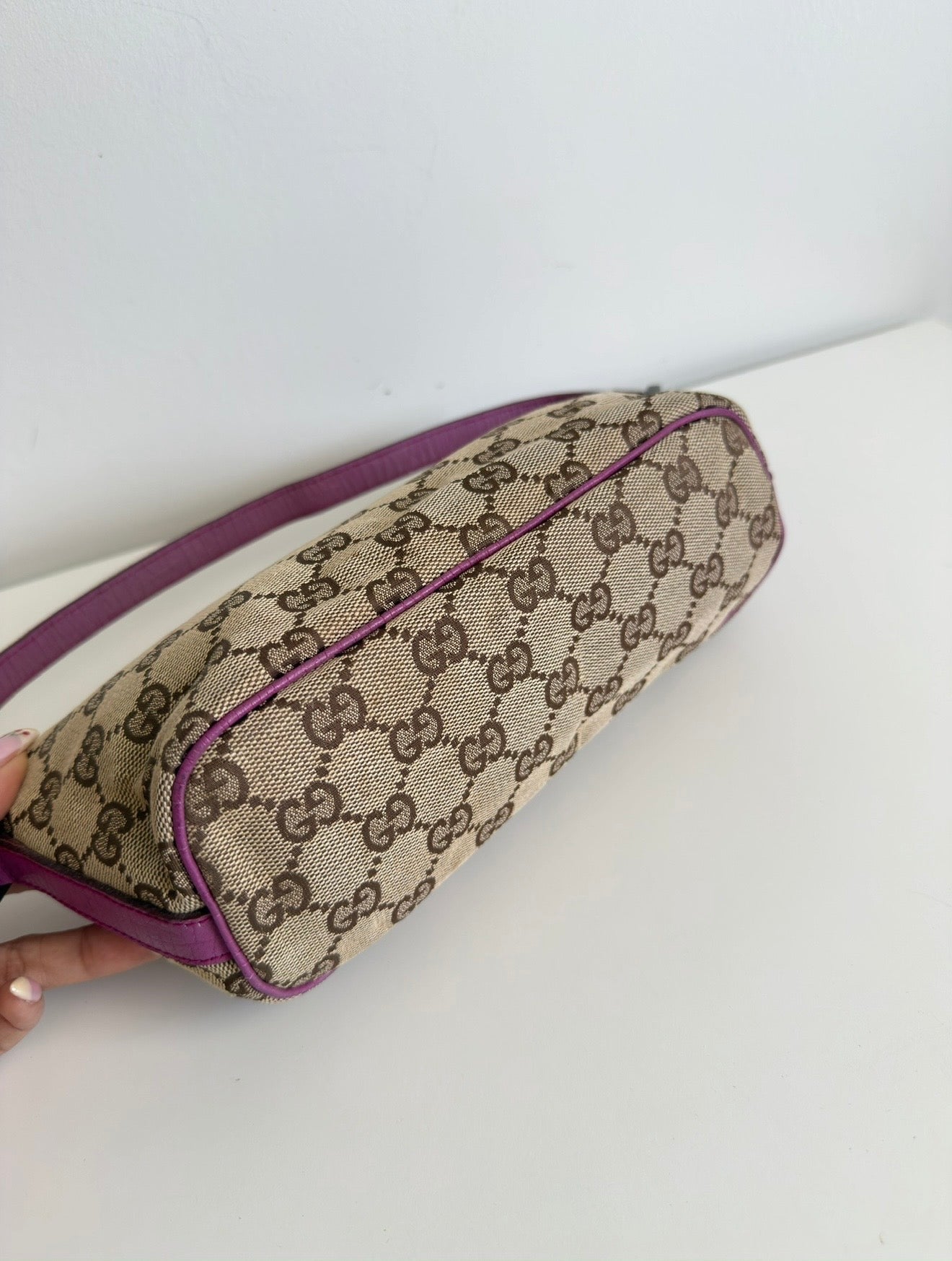 Gucci GG Canvas Boat Bag – Beige x Pink
