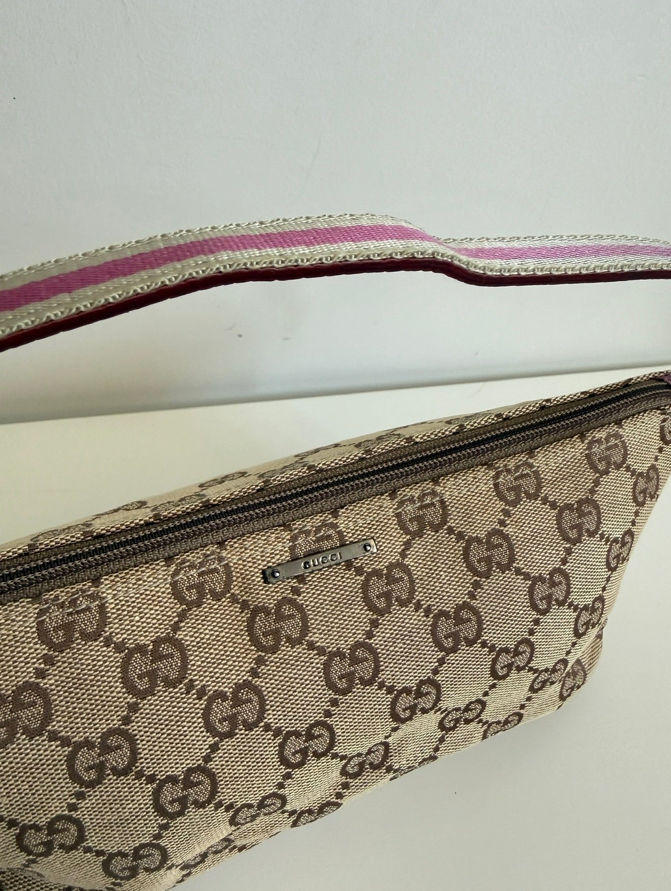 Gucci GG Canvas Boat Bag – Beige x Pink