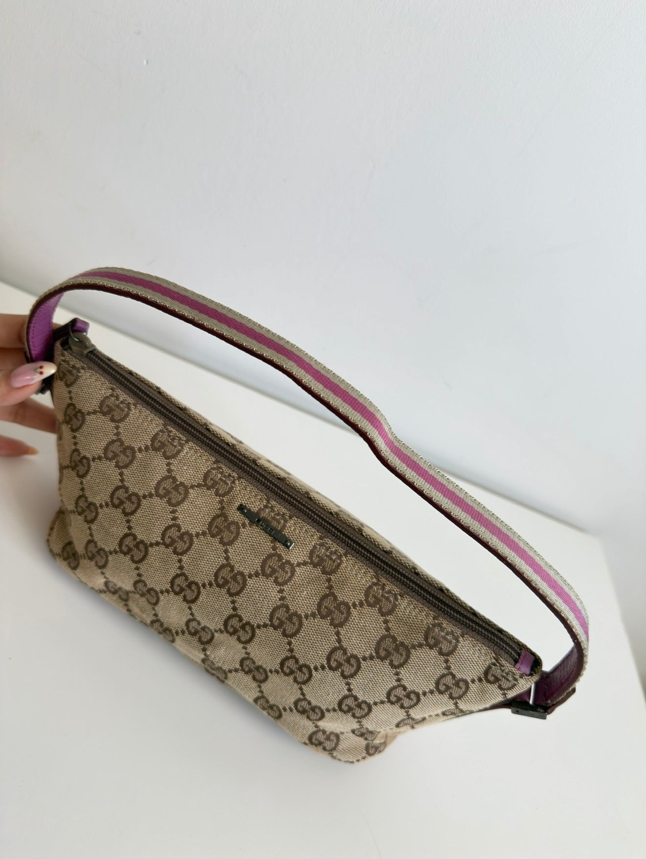 Gucci GG Canvas Boat Bag – Beige x Pink